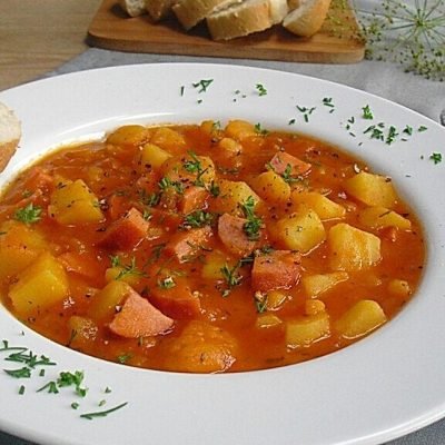 Tocanita delicioasa de vita cu rosii: o reteta traditionala